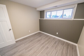 10806-108093 93 St in Grande Prairie, AB - Building Photo - Building Photo