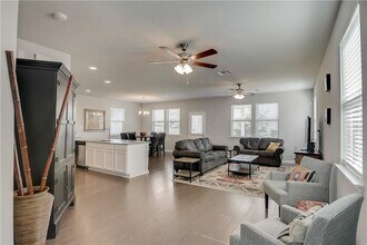 1218 Falconer Wy in Austin, TX - Building Photo - Building Photo