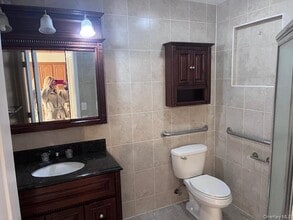 384 W Montauk Hwy in Lindenhurst, NY - Building Photo - Building Photo