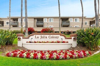 7455 Charmant Dr in San Diego, CA - Building Photo - Building Photo