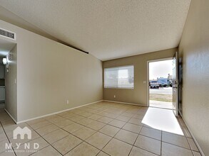 11110 W Glenrosa Ave in Phoenix, AZ - Building Photo - Building Photo
