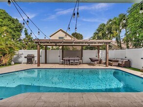 9831 SW 58th Ct in Cooper City, FL - Foto de edificio - Building Photo