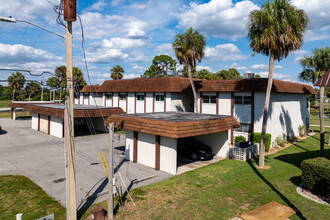 Greenwood Condominiums in North Fort Myers, FL - Building Photo - Building Photo