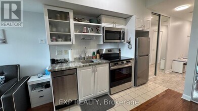 600-1600 Fleet St in Toronto, ON - Building Photo - Building Photo