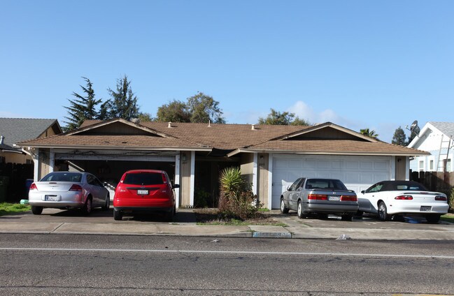 2011-2013 Dels Ln in Turlock, CA - Foto de edificio - Building Photo