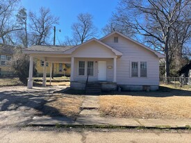 228 Pope Ave SW in Camden, AR - Building Photo