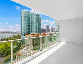 2020 N Bayshore Dr, Unit 2004 in Miami, FL - Building Photo - Building Photo