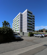 West Valley Towers in Van Nuys, CA - Foto de edificio - Building Photo