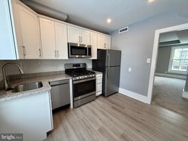 25 W State St in Doylestown, PA - Building Photo