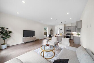 2626 W Tidwell Rd in Houston, TX - Building Photo - Building Photo