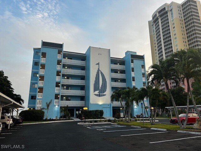 2711 First St in Ft. Myers, FL - Building Photo