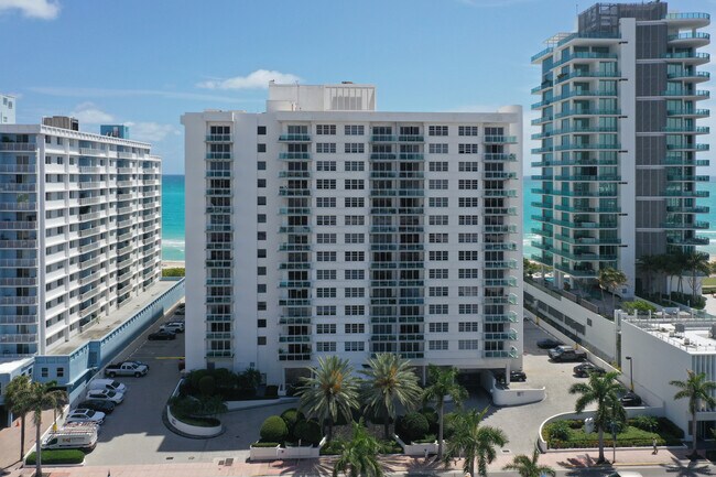 The Collins Condo in Miami, FL - Building Photo - Building Photo