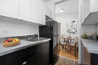 632 W. Addison in Chicago, IL - Building Photo - Building Photo