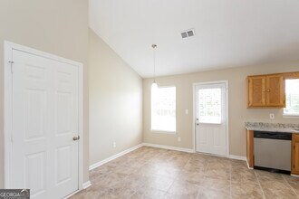 7110 New Dale Rd in Rex, GA - Building Photo - Building Photo