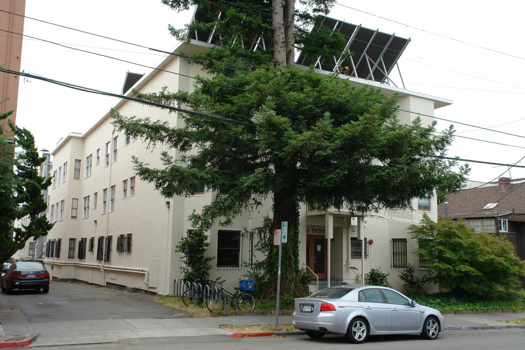 Evans Manor in Berkeley, CA - Building Photo