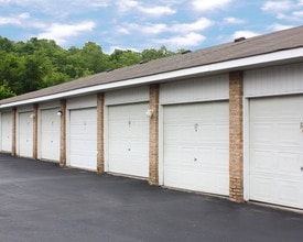 Wyndemere Apartments in Franklin, OH - Building Photo - Building Photo