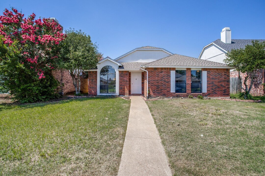 4333 Saugus Dr in Grand Prairie, TX - Building Photo