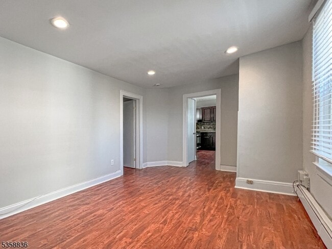 14 W Somerset St in Raritan, NJ - Building Photo - Building Photo