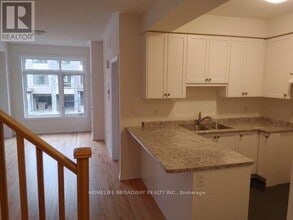 56 Delano Wy in Newmarket, ON - Building Photo - Building Photo