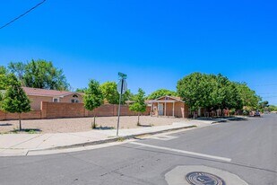 704 Pacific Ave SW in Albuquerque, NM - Building Photo