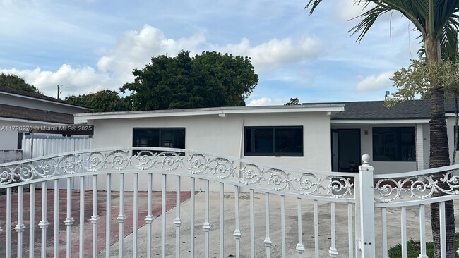 property at 215 W 44th St