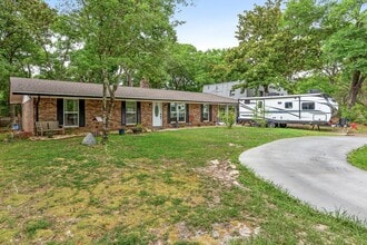 2442 Duncan Dr in Niceville, FL - Building Photo - Building Photo