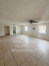 1125 W 28th St in Riviera Beach, FL - Foto de edificio - Building Photo