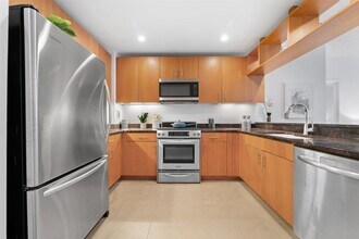 1 Shore Ln in Jersey City, NJ - Building Photo - Building Photo