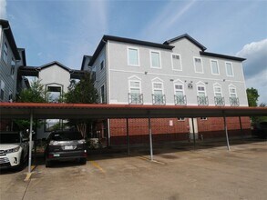 6289 Wilcrest Dr in Houston, TX - Building Photo - Building Photo