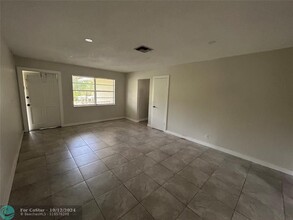 3890 Woodside Dr in Coral Springs, FL - Building Photo - Building Photo