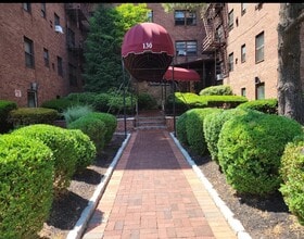 130 Orient Way, Unit 5A in Rutherford, NJ - Foto de edificio - Building Photo