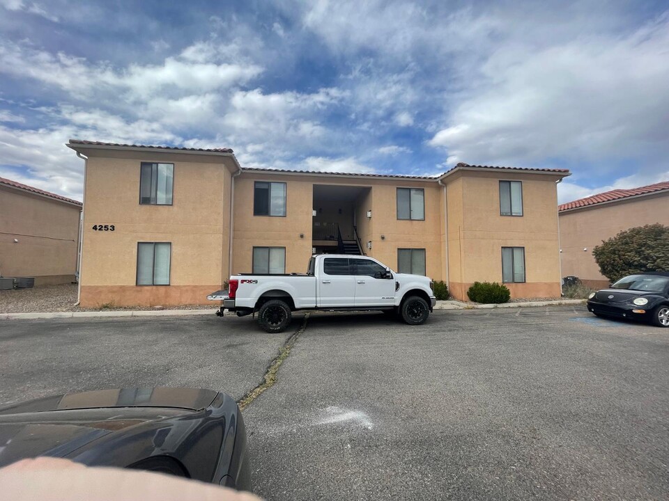 4253 Sabana Loop SE in Rio Rancho, NM - Building Photo
