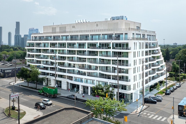 Reina Condos