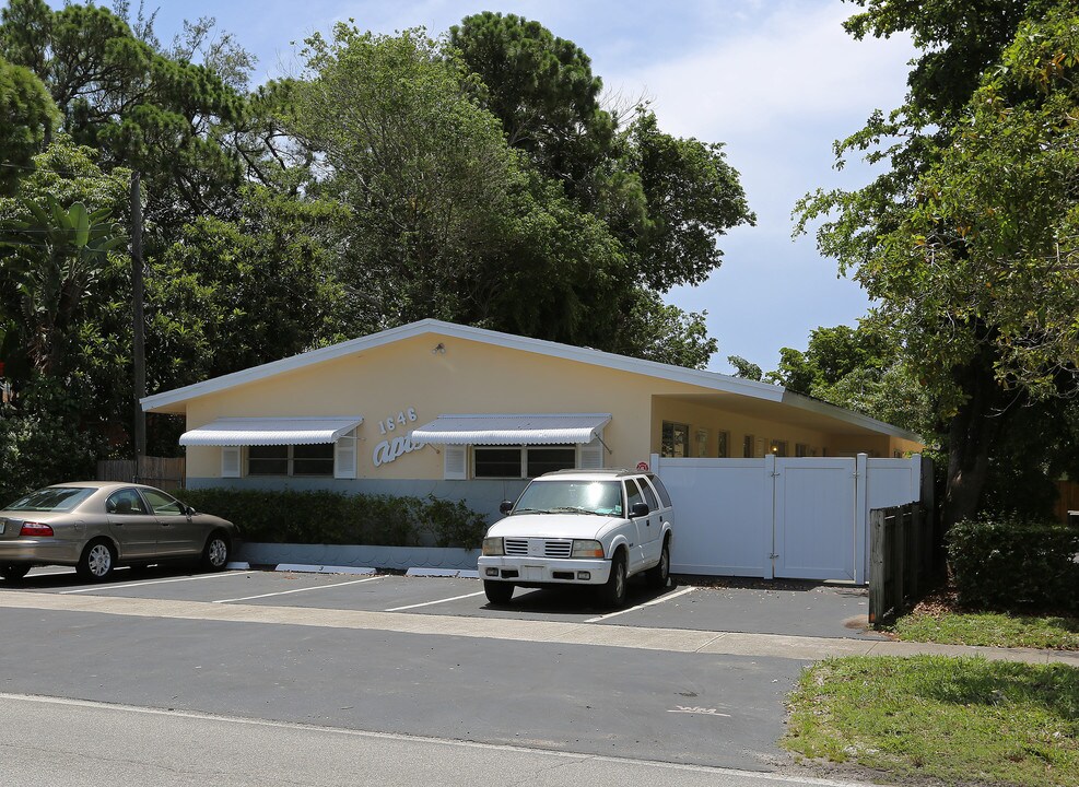 1646 Apartments in Fort Lauderdale, FL - Building Photo