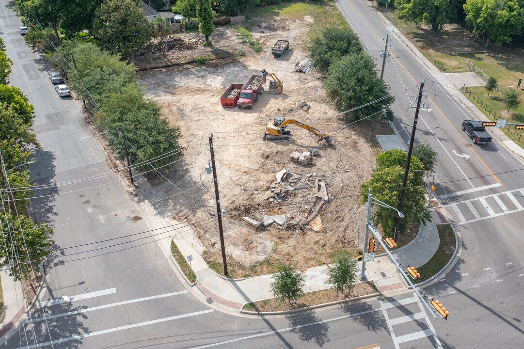 The White Oak in Houston, TX - Building Photo