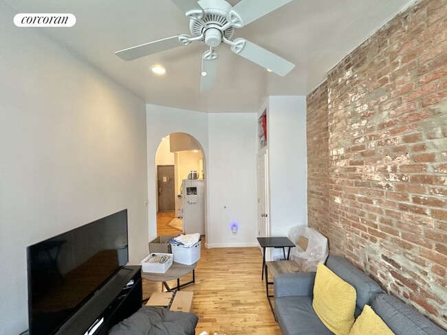 215 E 118th St in New York, NY - Building Photo - Building Photo