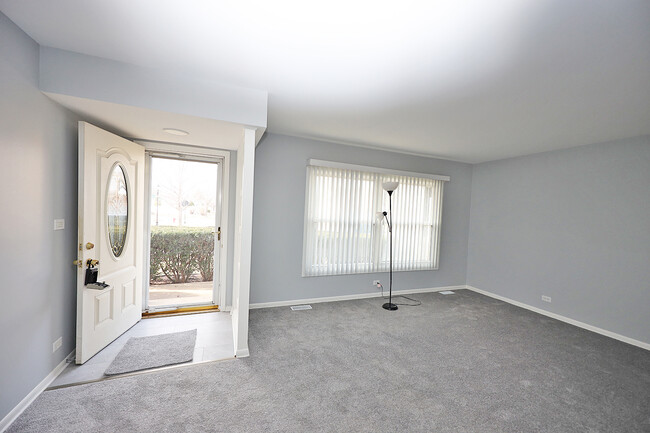 509 Wellington Ave in Elk Grove Village, IL - Building Photo - Building Photo