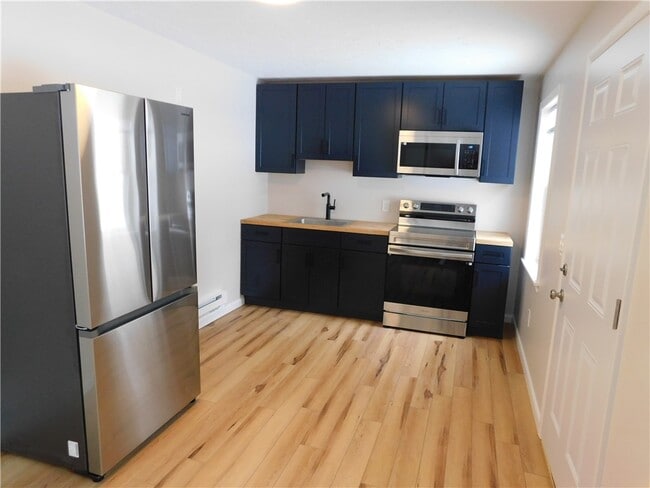 182 E Main St in Victor, NY - Building Photo - Building Photo