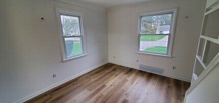 5171 Dewey Rd in North Olmsted, OH - Foto de edificio - Building Photo
