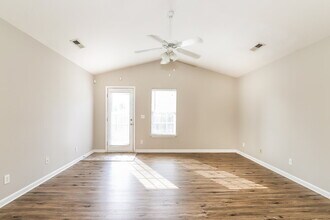 5056 Hogan Point Ct in Winston-Salem, NC - Building Photo - Building Photo