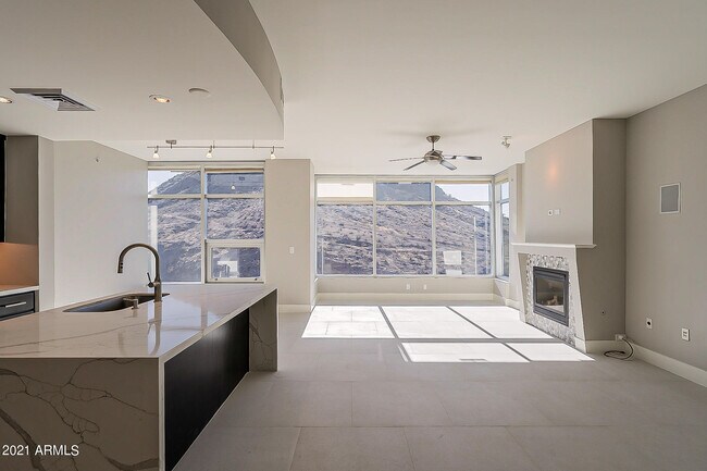 140 E Rio Salado Pkwy in Tempe, AZ - Building Photo - Building Photo