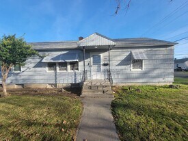 400-402 Barth Ave in Richland, WA - Building Photo