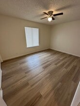 371 Florinda St in Hanford, CA - Building Photo - Building Photo