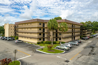 Plantation Club Condominiums in Plantation, FL - Building Photo - Building Photo