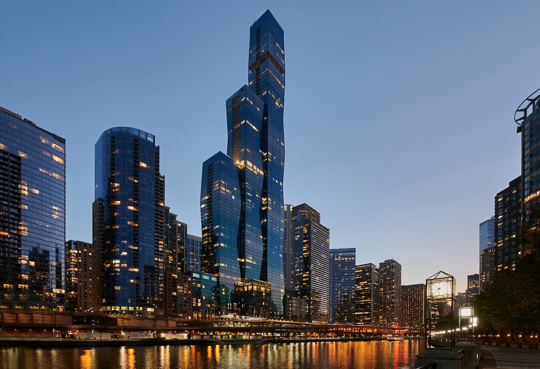 363 E Wacker Dr in Chicago, IL - Building Photo