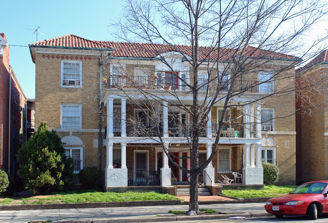 2720 W Grace St in Richmond, VA - Building Photo - Building Photo