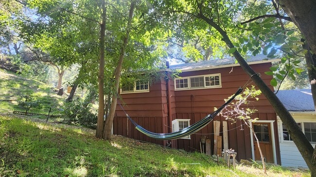 9710 Mistletoe Rd, Unit 1 Bed Guesthouse in Tujunga, CA - Foto de edificio - Building Photo