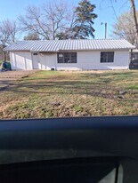 603 E 10th St in Kemp, TX - Building Photo