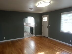 110 NE Miller St in Milton-Freewater, OR - Building Photo - Building Photo