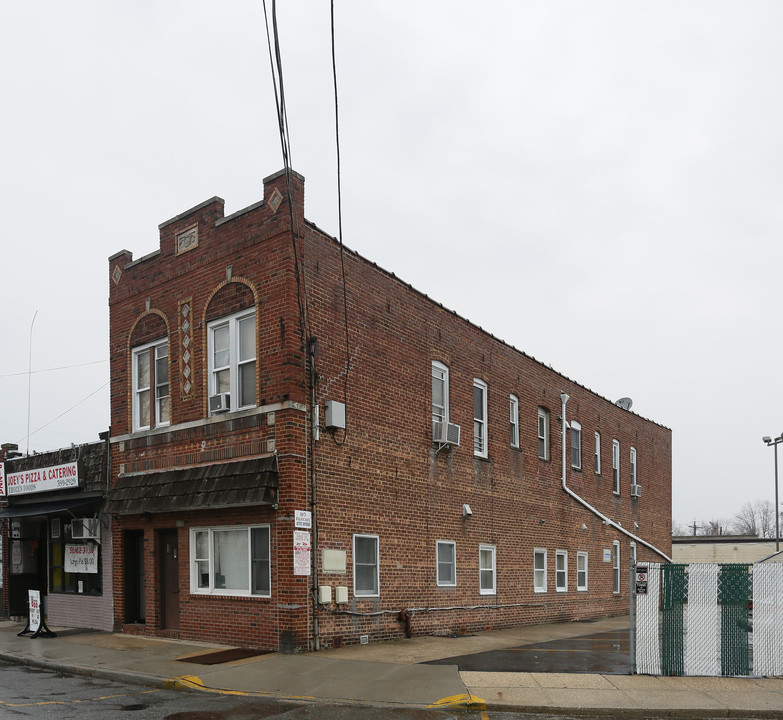 7 Huntington Ave in Lynbrook, NY - Building Photo